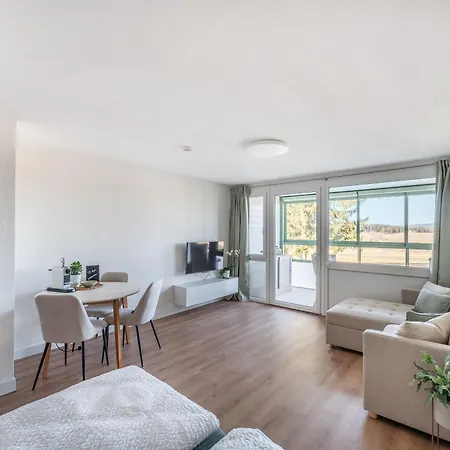 Gemuetliches 37qm - Balkon Und Naturblick Mit Pool Im Haus 아파트 *