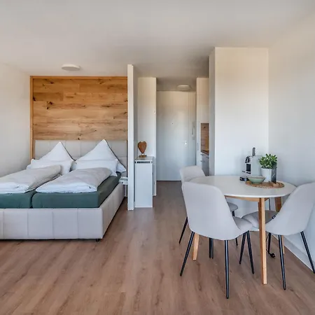 Gemuetliches 37qm - Balkon Und Naturblick Mit Pool Im Haus *