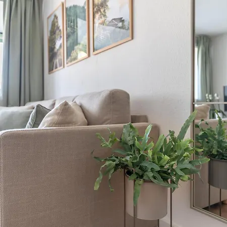 아파트 Gemuetliches 37qm - Balkon Und Naturblick Mit Pool Im Haus 로핀겐