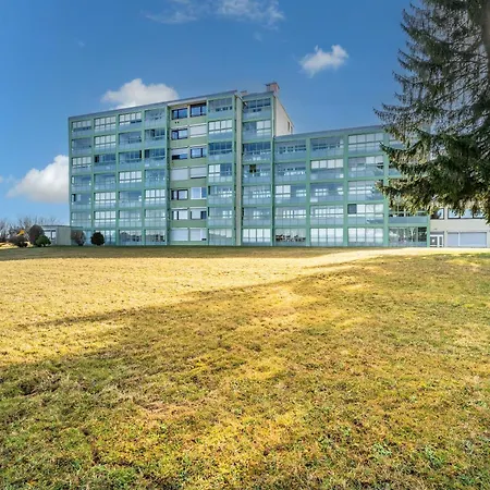Gemuetliches 37qm - Balkon Und Naturblick Mit Pool Im Haus 아파트